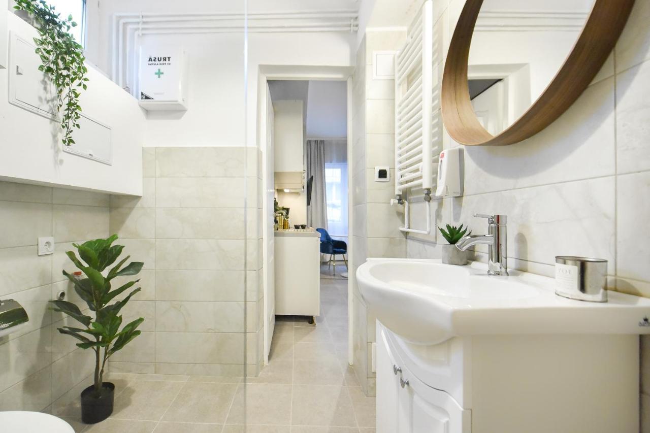 Urban Adventure For Two Appartement Boekarest Buitenkant foto